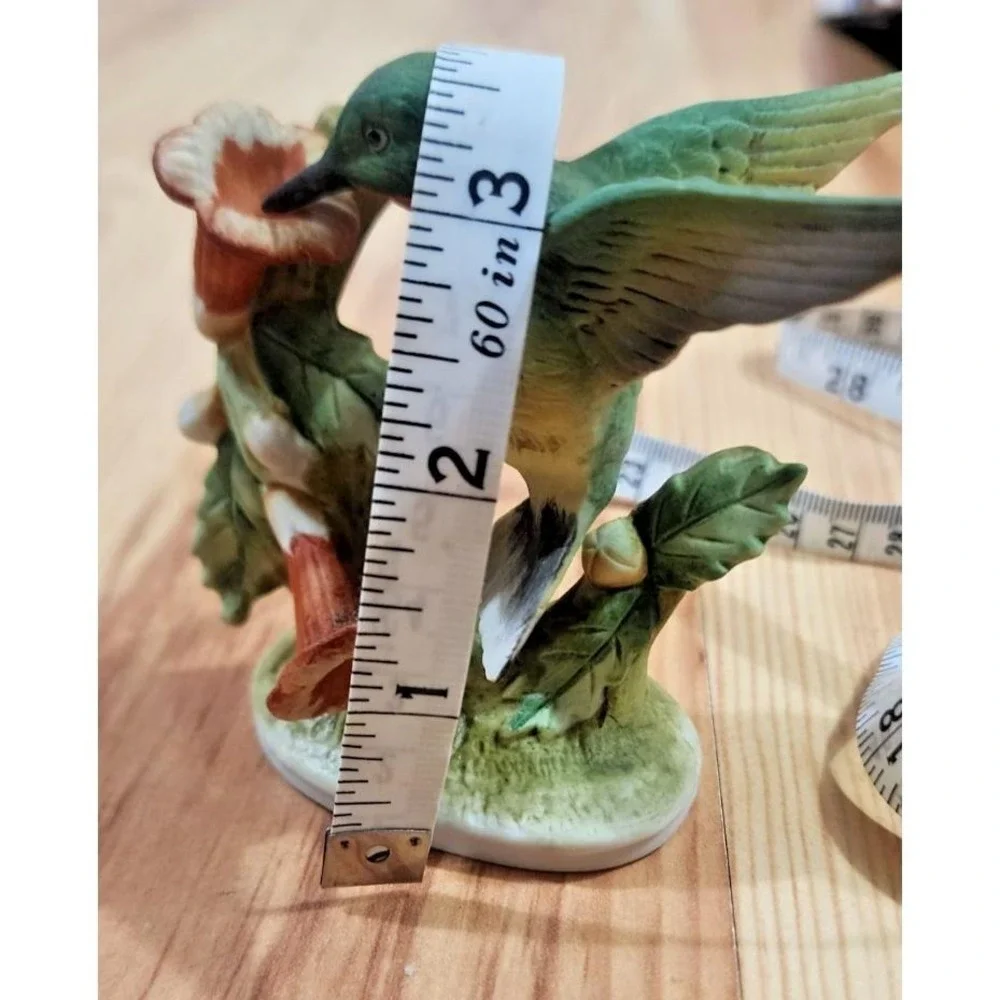 Lefton sweet little Hummingbird drinking nectarine from a flower figurine